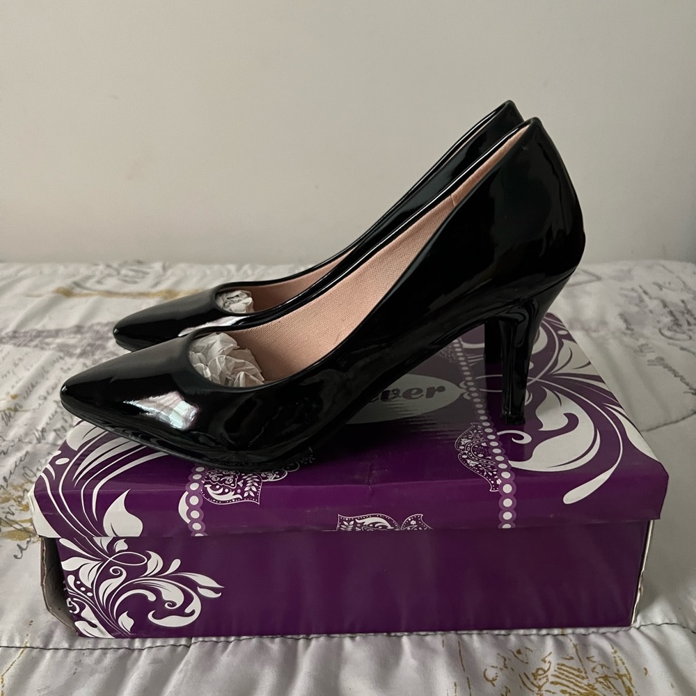 BLACK HEELS